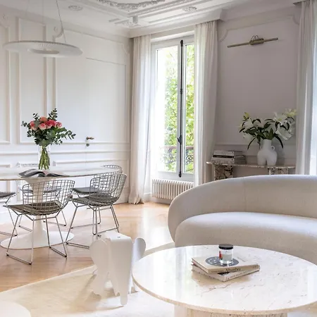 Haussmannien Luxe - 2 Chambres, Champs-elysees דירה פריז