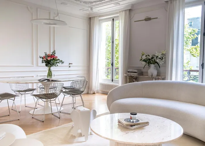 Haussmannien Luxe - 2 Chambres, Champs-elysees דירה פריז