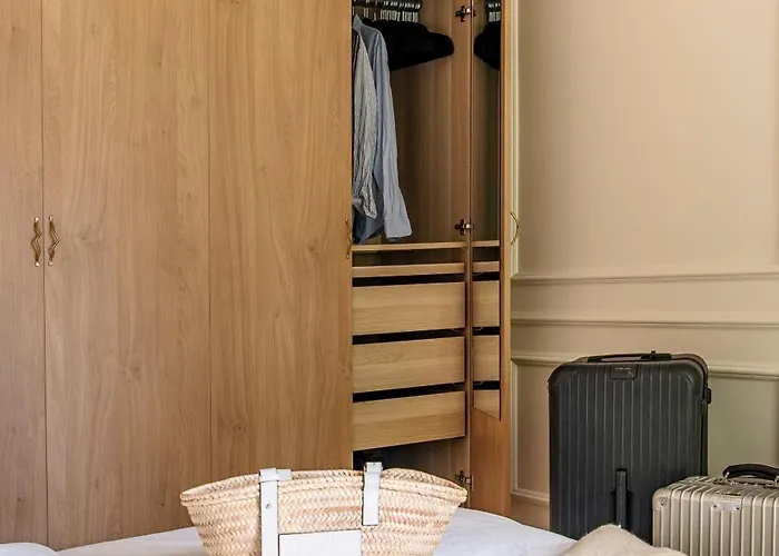 Haussmannien Luxe - 2 Chambres, Champs-elysees דירה פריז